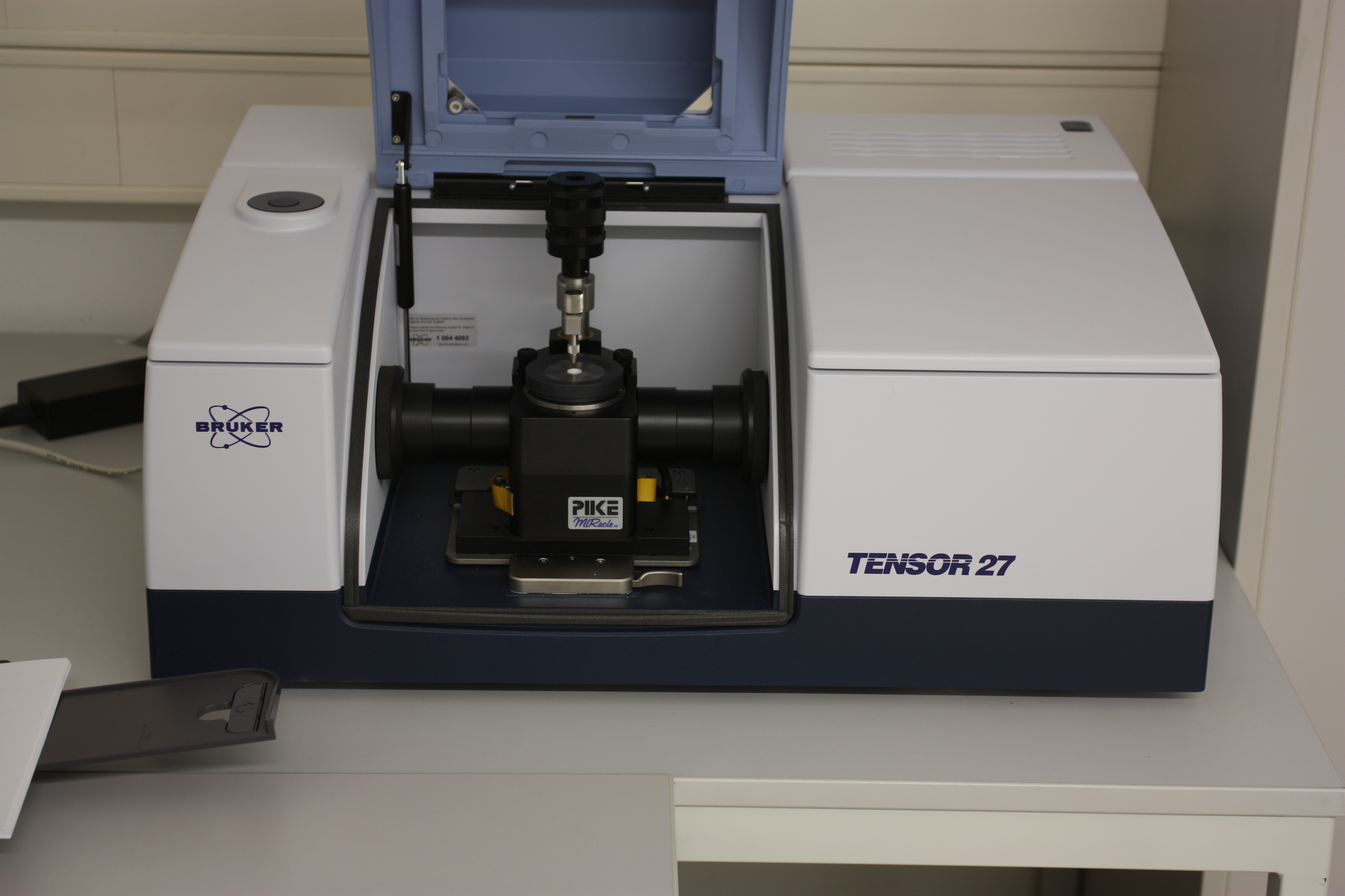 Bruker Tensor 27 Bruker Tensor 27